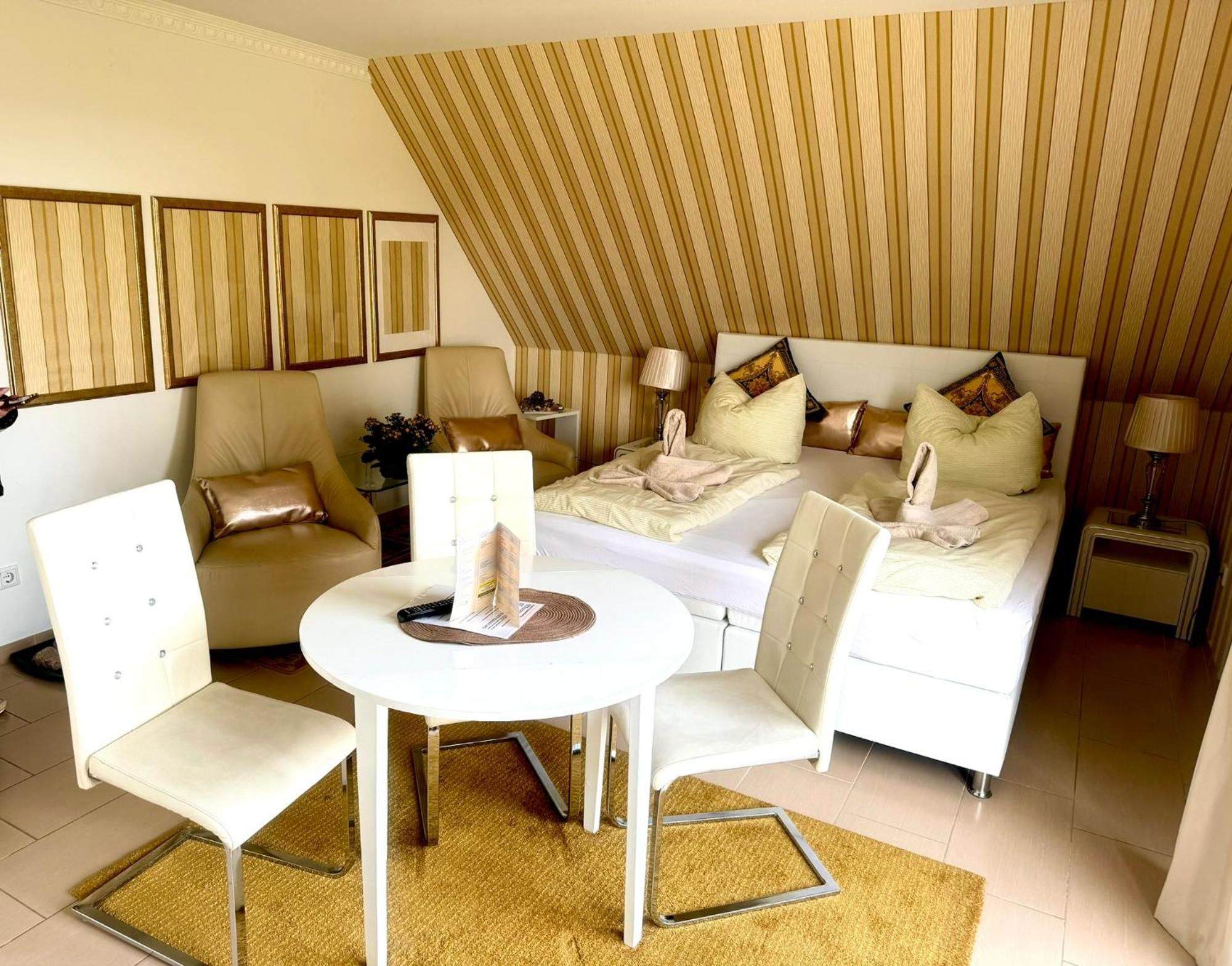 Tiffany'S Ferienapartments Sind Alles, Ausser... Gewoehnlich!!! Тиммендорфер-Штранд Экстерьер фото